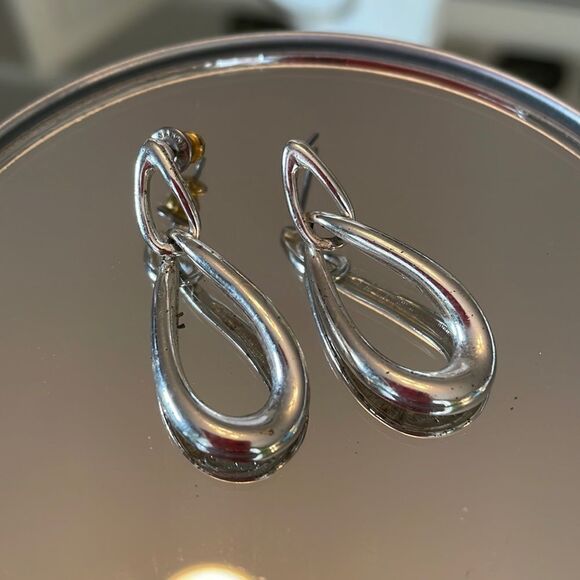 Vtg Napier silver teardrop post earrings - Picture 1 of 5